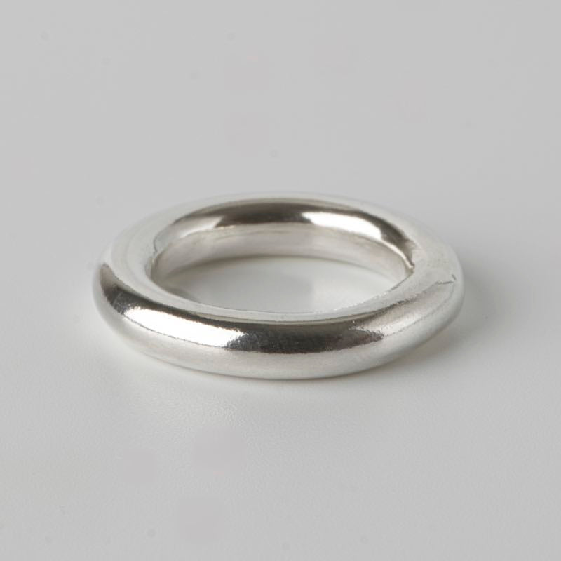 Handgjord tjock silverring 4 mm i massiv 925 sterling silver från Nude Stockholm